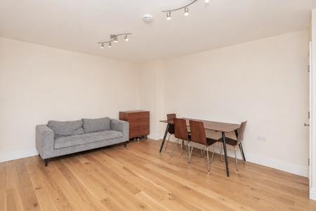 Flat Lewisham High Street in Greater London