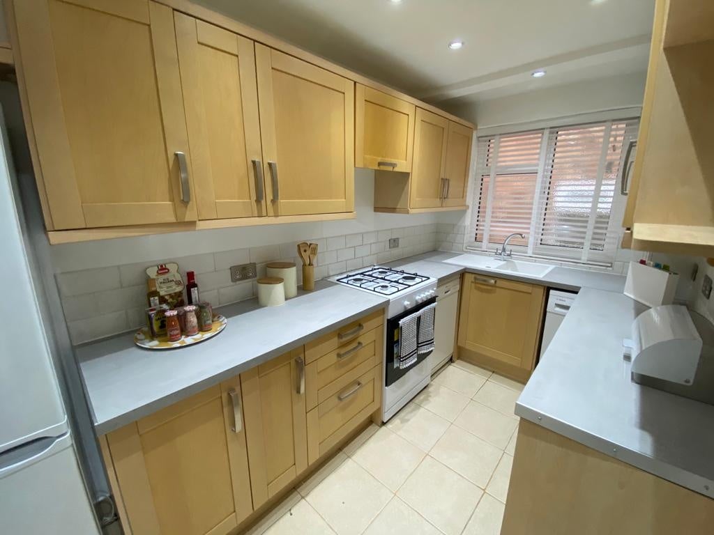 Flat Park Avenue in Greater London