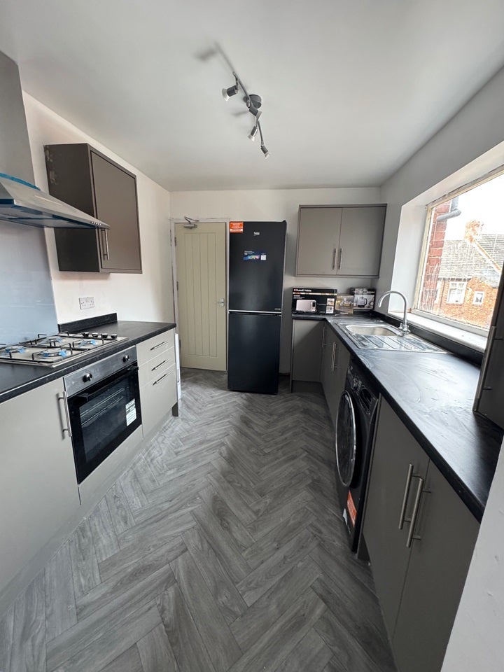 Room Strathmore Crescent in Newcastle upon Tyne