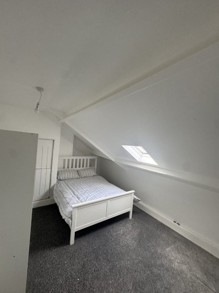 Room Strathmore Crescent in Newcastle upon Tyne