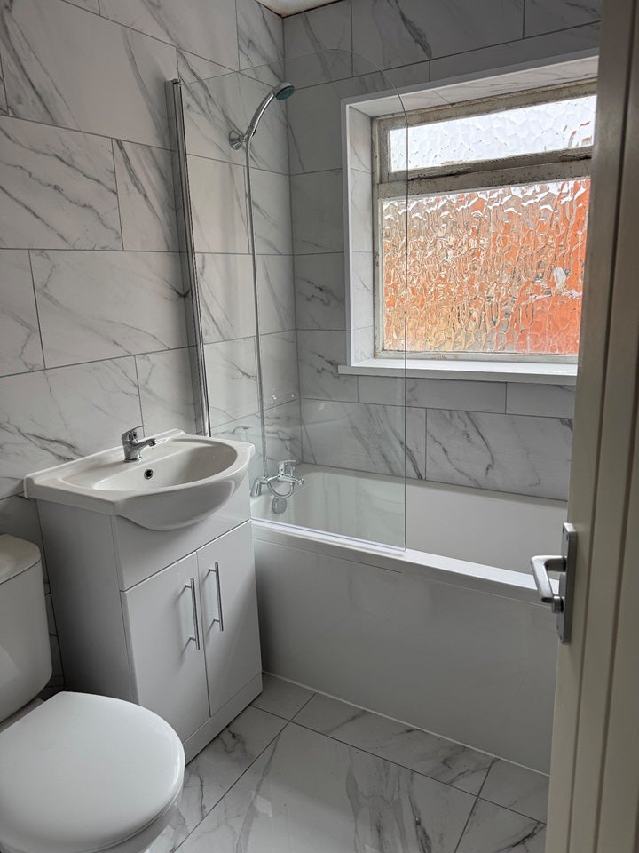 Room Strathmore Crescent in Newcastle upon Tyne
