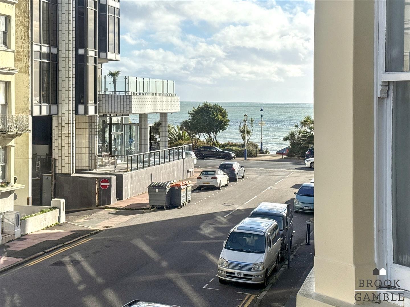 Flat Lascelles Terrace in Eastbourne
