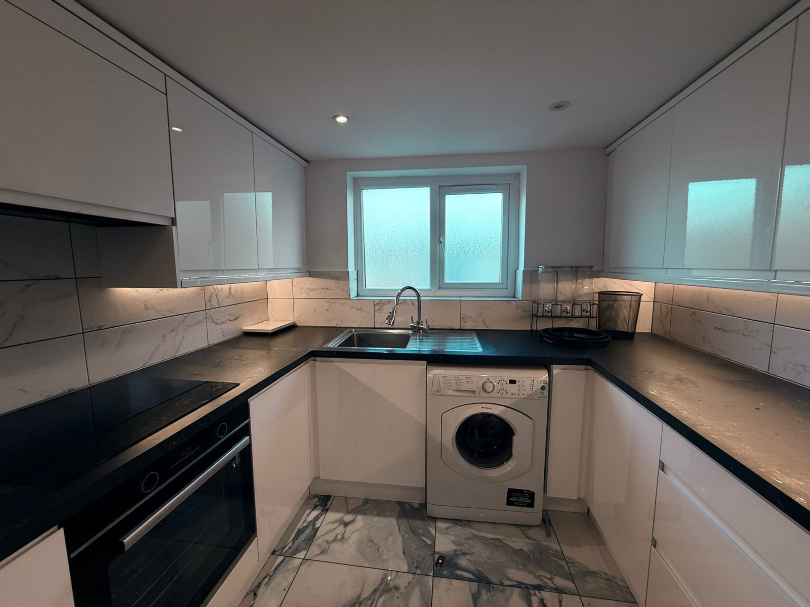 Flat Harvey Road in Greater London