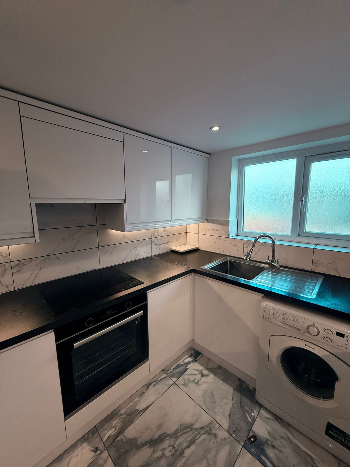 Flat Harvey Road in Greater London