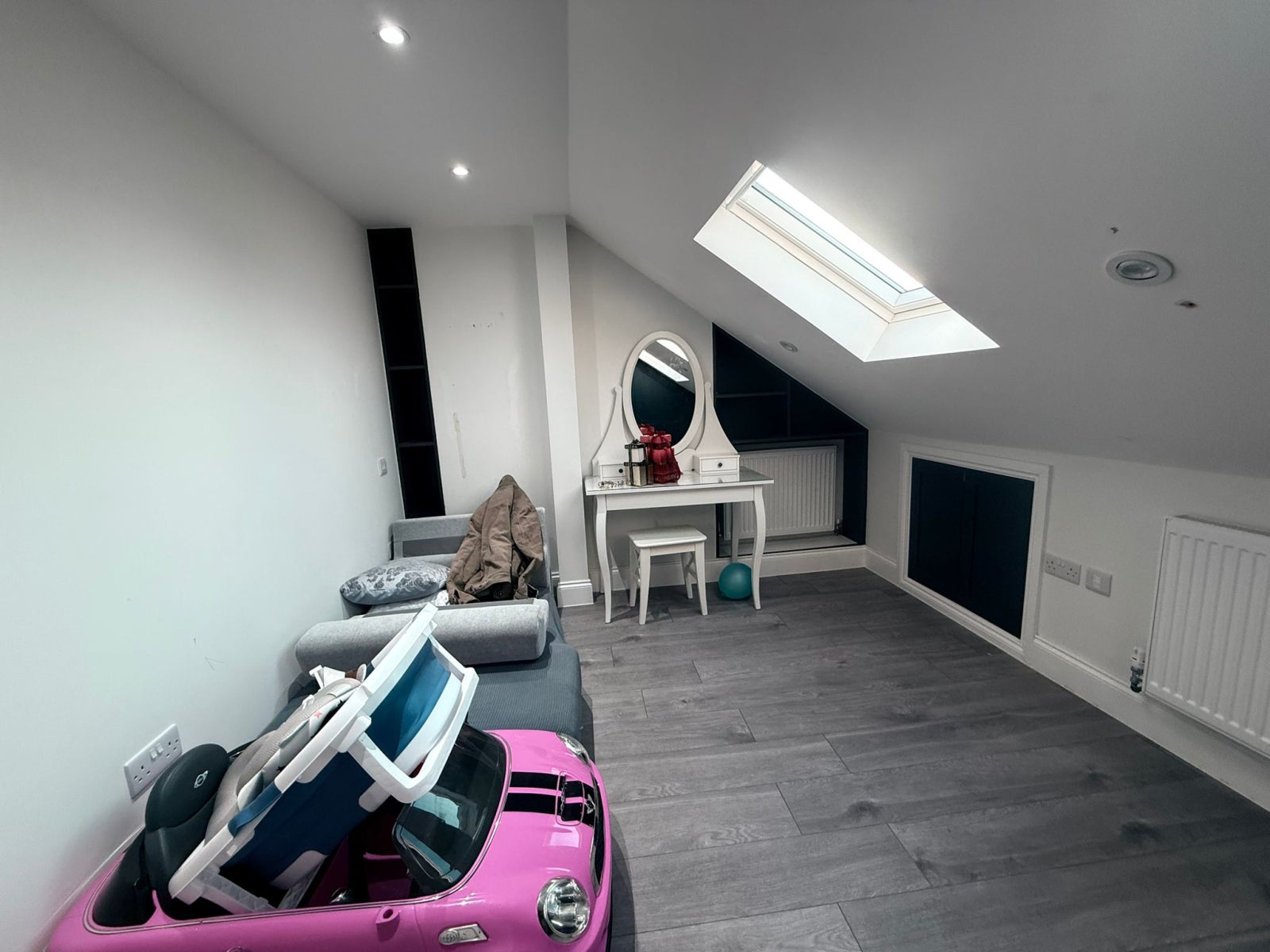 Flat Harvey Road in Greater London