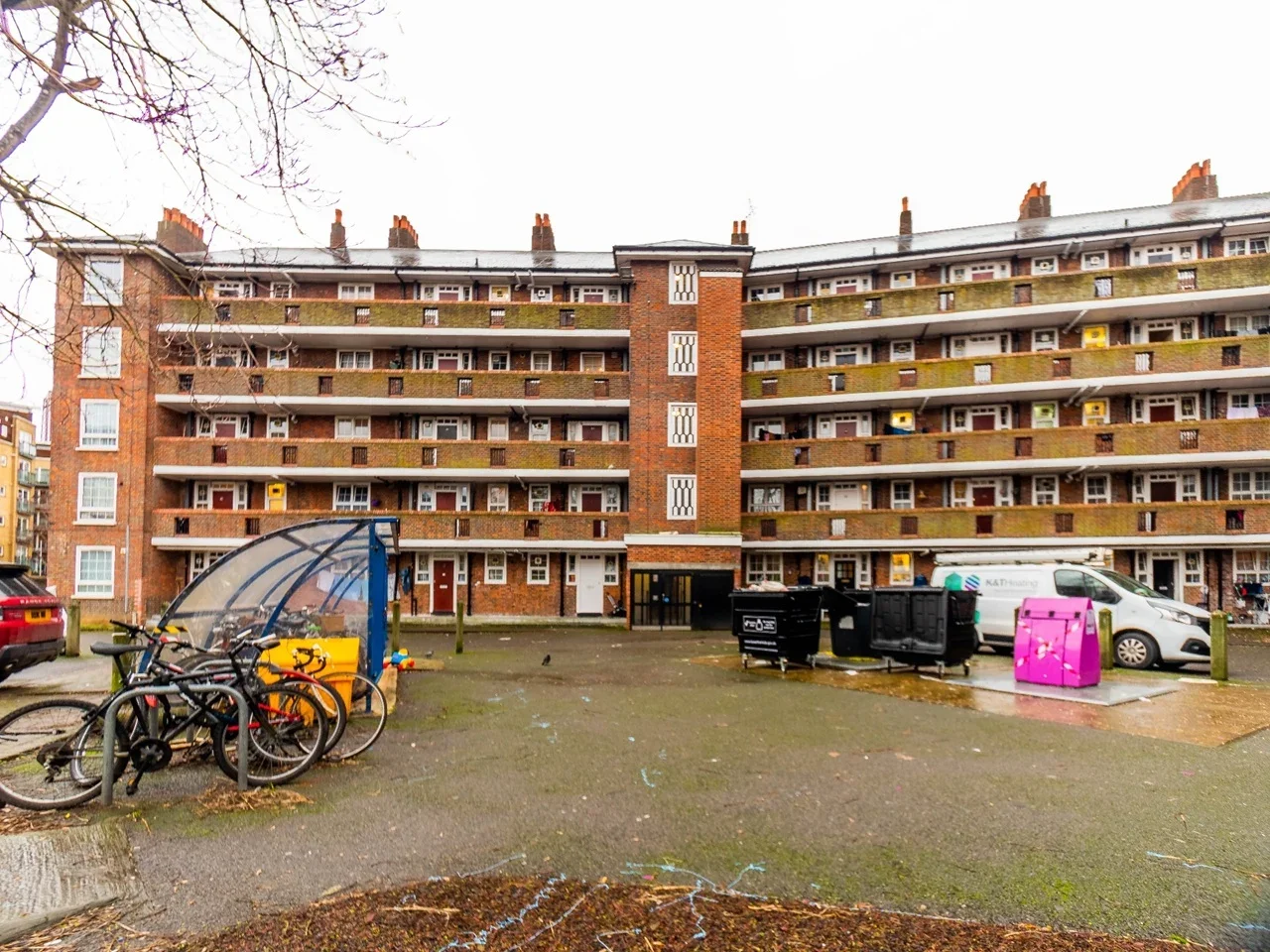 Room Darwen Place in Greater London