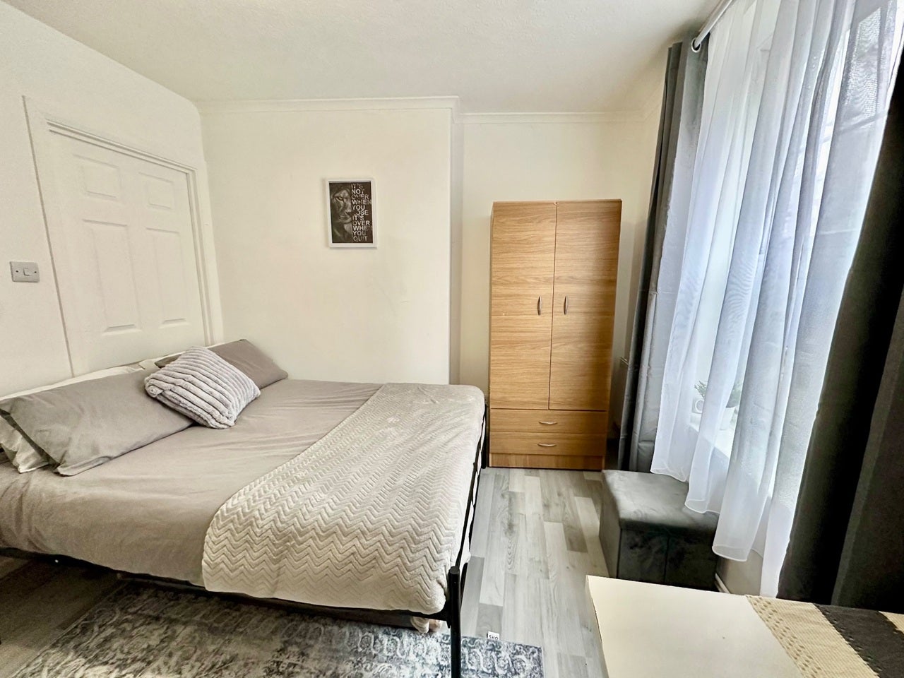 Room Darwen Place in Greater London