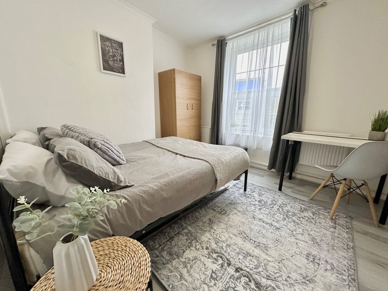 Room Darwen Place in Greater London