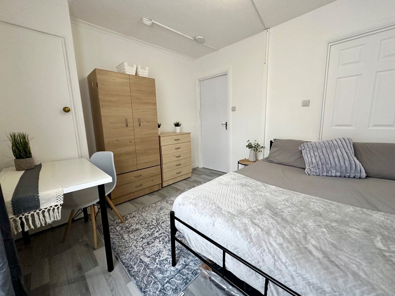 Room Darwen Place in Greater London