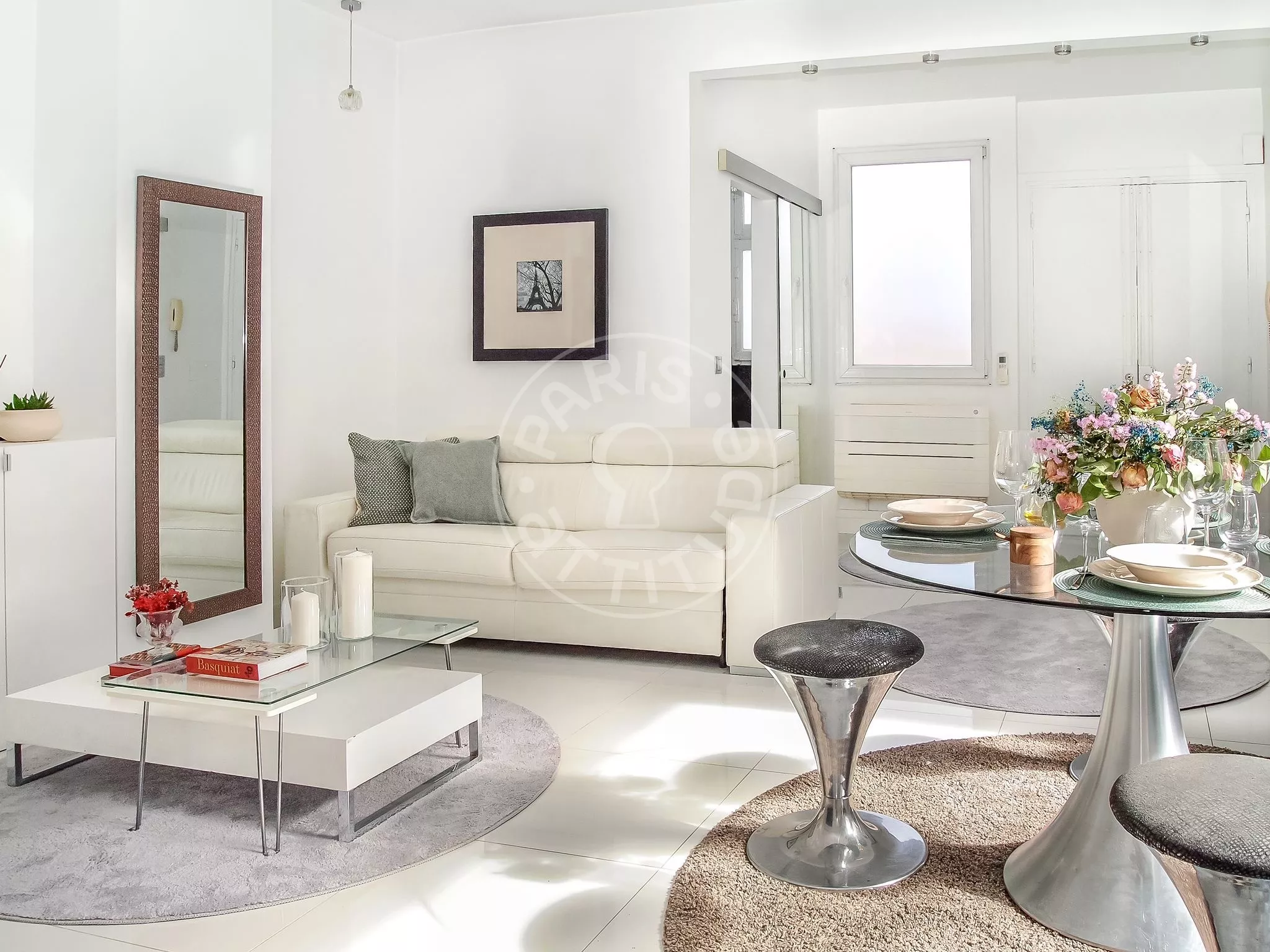 Flat Avenue Montaigne in Paris