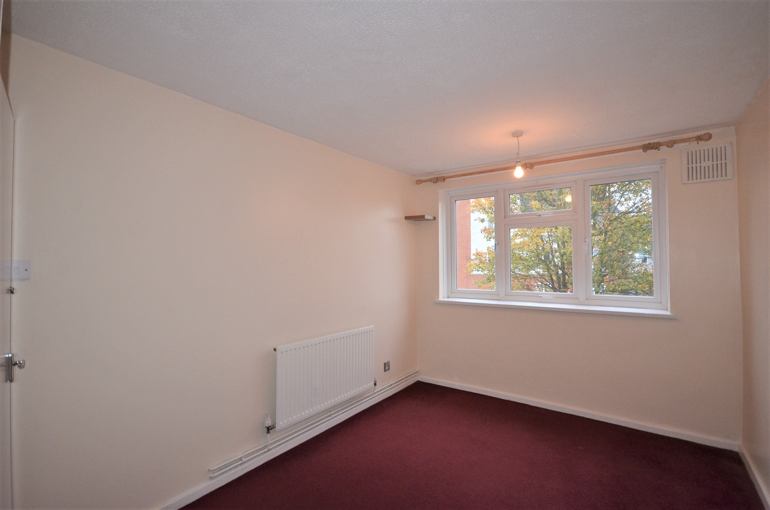 Flat Eden Close in Slough