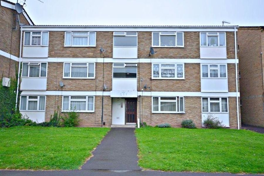 Flat Eden Close in Slough