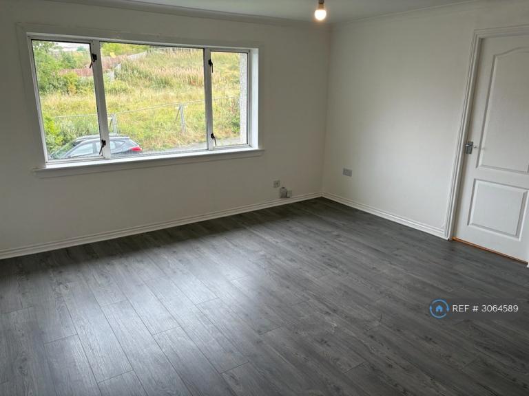 Flat Maple Drive in Johnstone