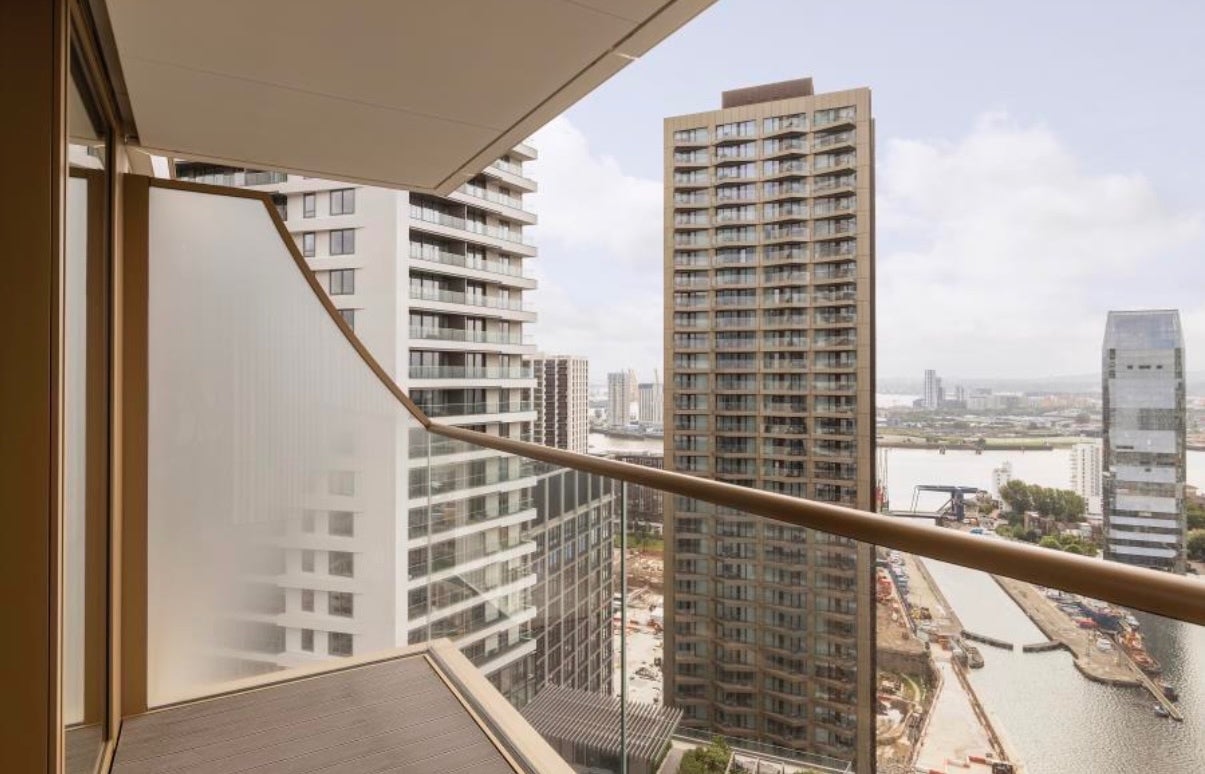 Flat Park Drive in Greater London