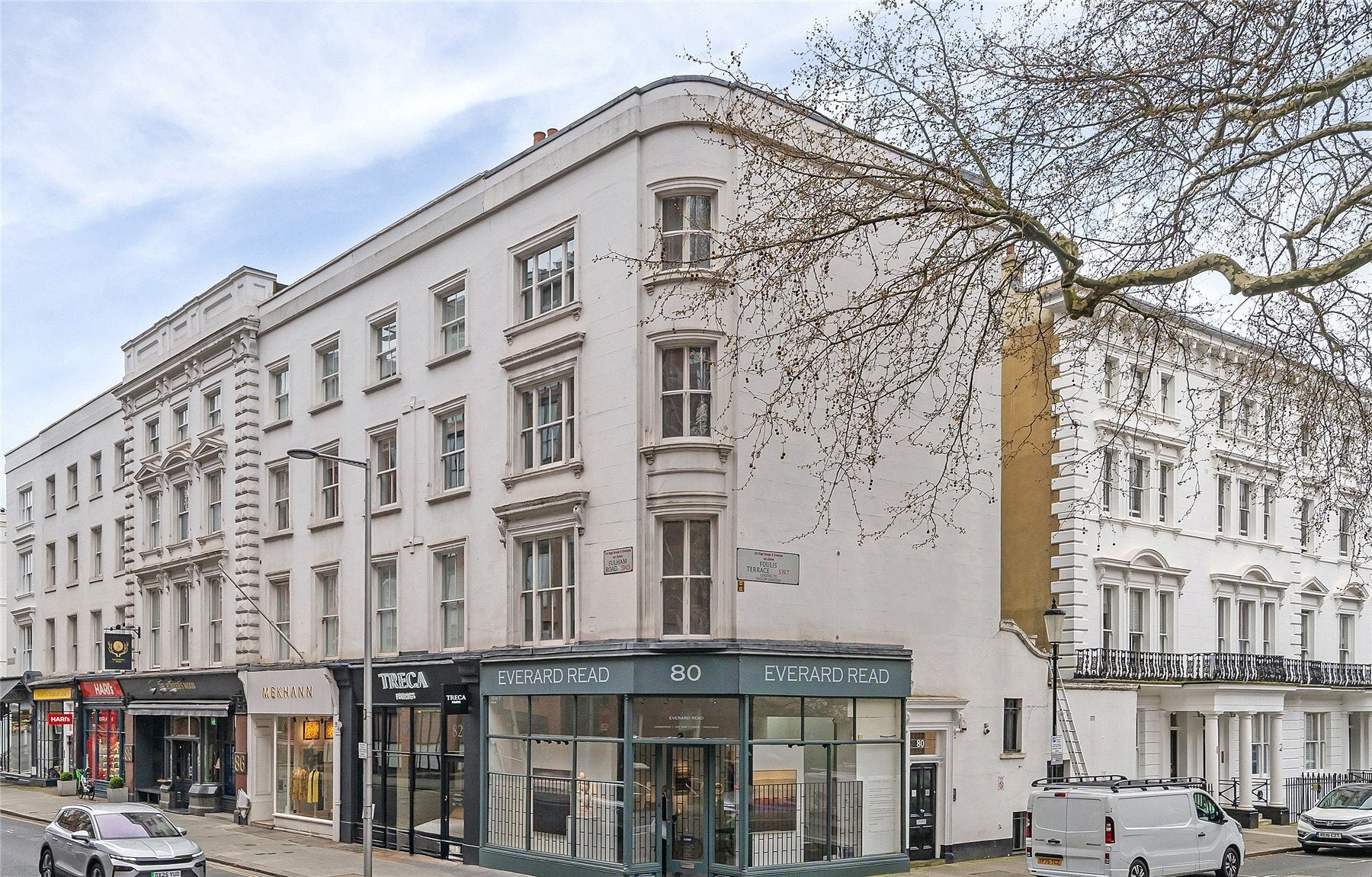 Room Fulham Road in Greater London