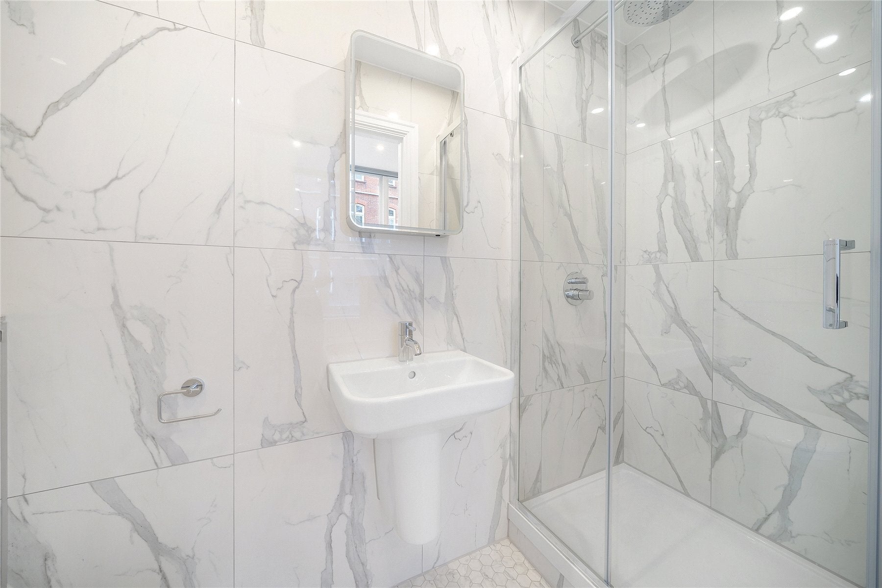 Room Fulham Road in Greater London