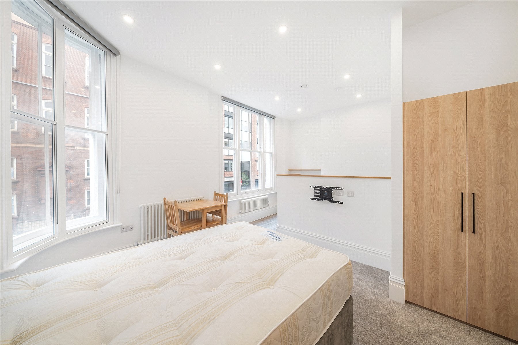 Room Fulham Road in Greater London