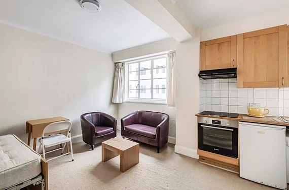 Flat Sloane Avenue in Greater London