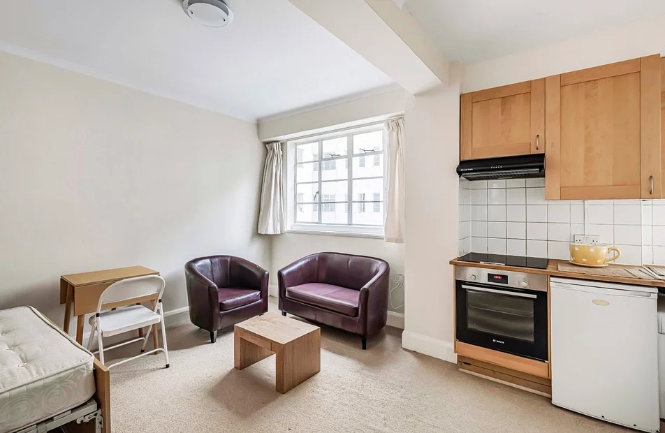 Flat Sloane Avenue in Greater London