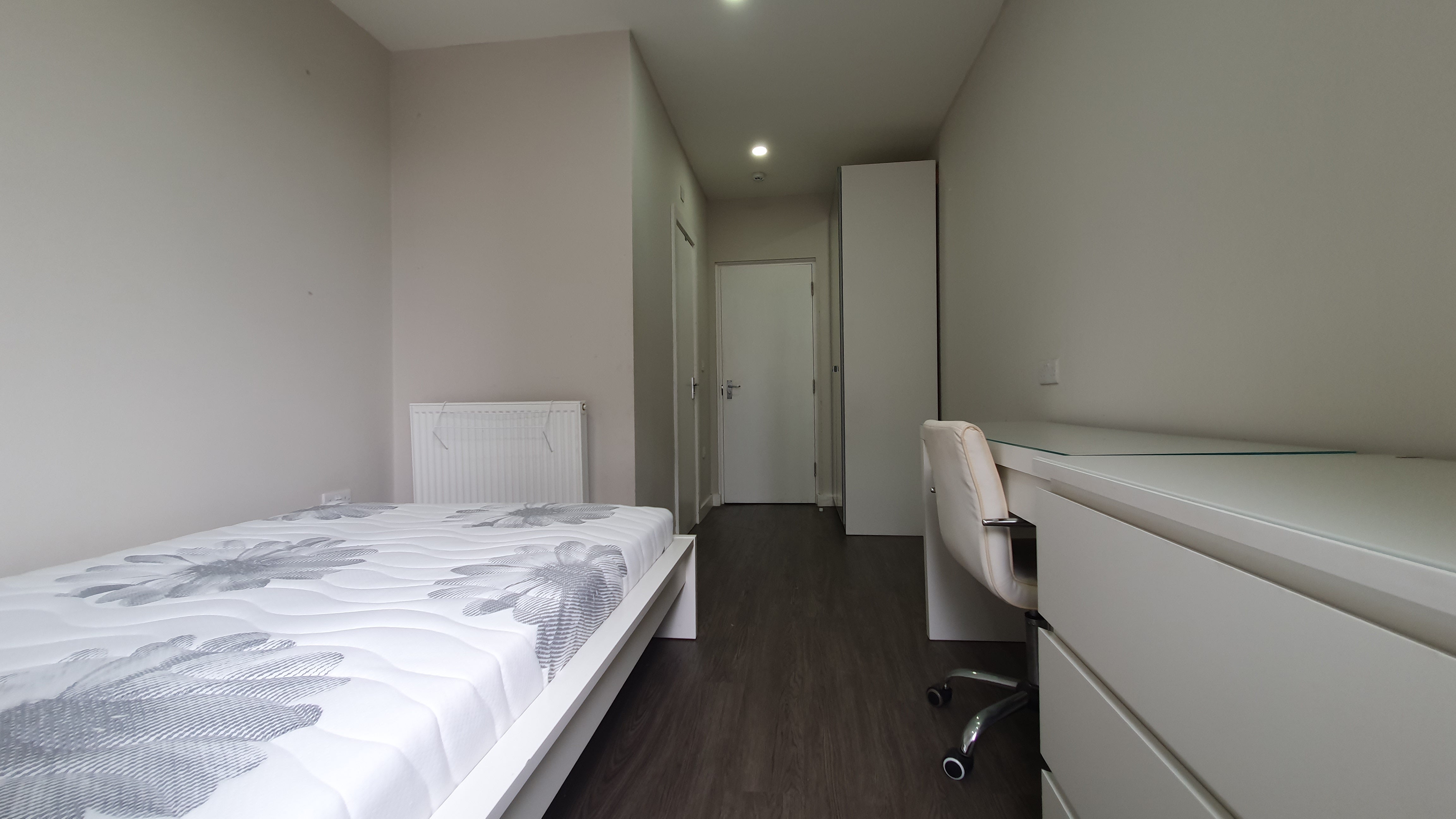 Room Castle Lane in Cardiff