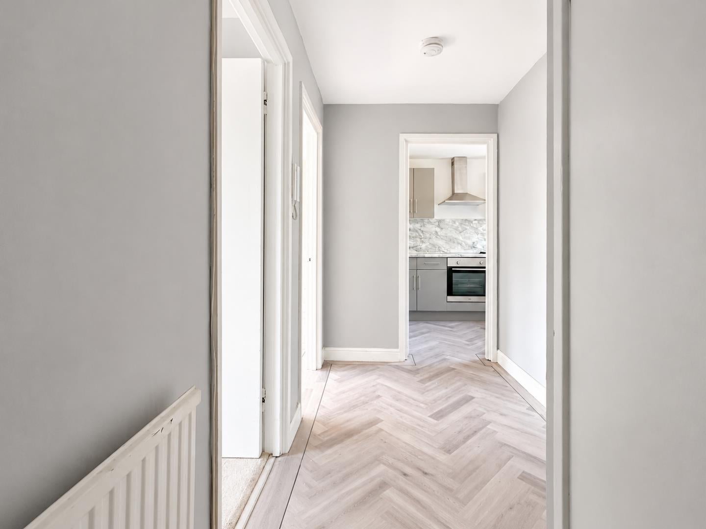 Flat Parnell Road in Greater London