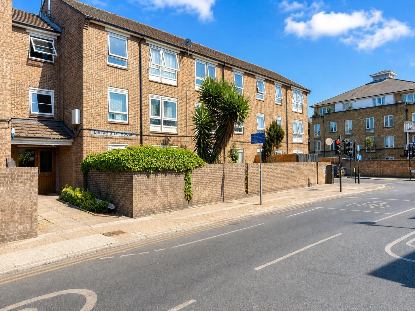 Flat Parnell Road in Greater London