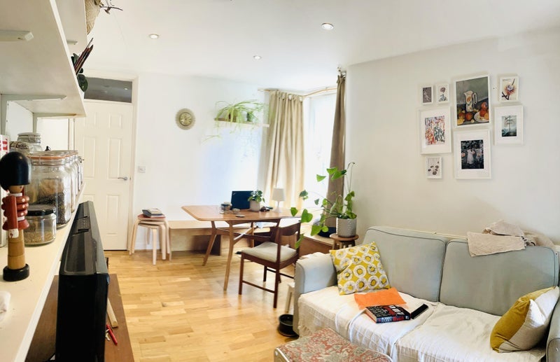 Room Sidney Road in Greater London