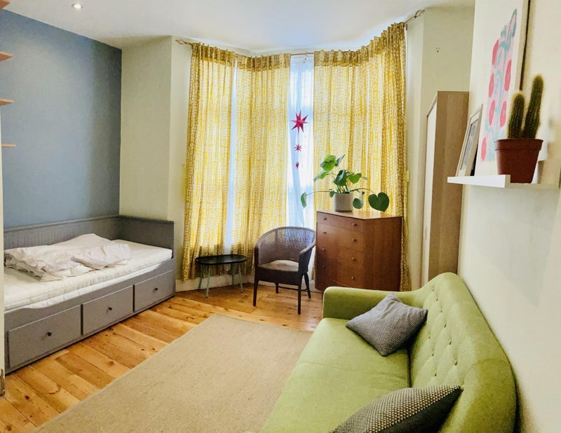 Room Sidney Road in Greater London