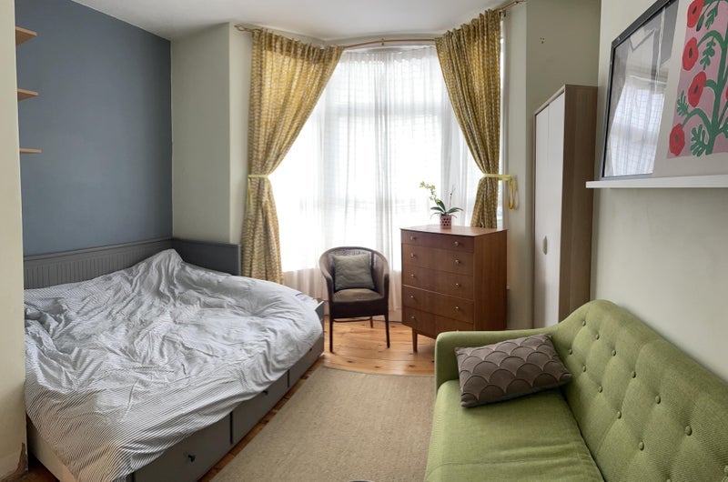 Room Sidney Road in Greater London