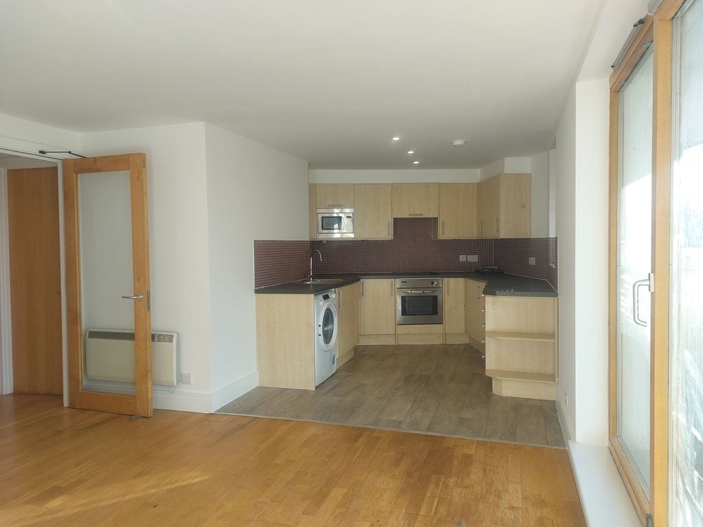 Flat Oaks Square in Epsom