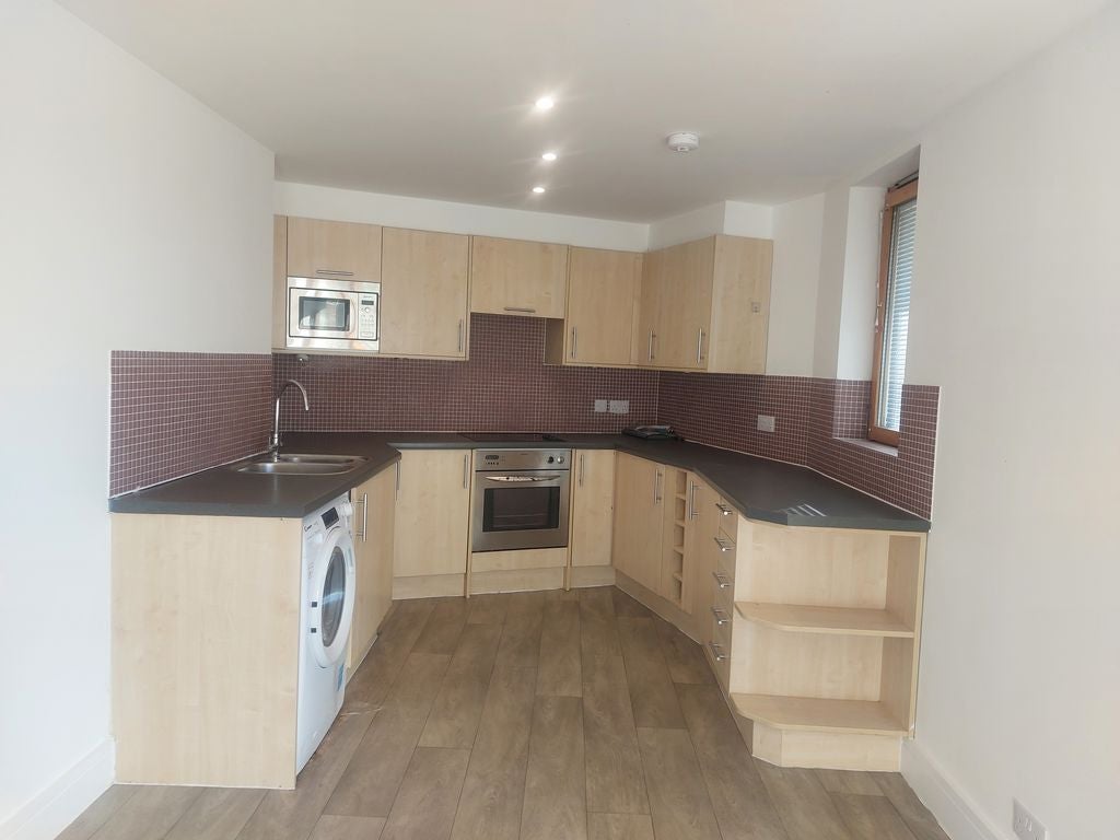 Flat Oaks Square in Epsom