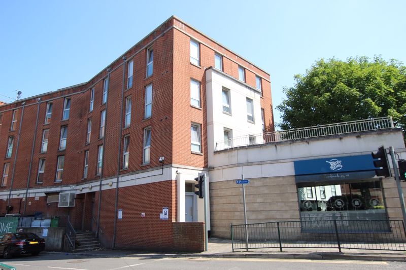 Flat Oaks Square in Epsom