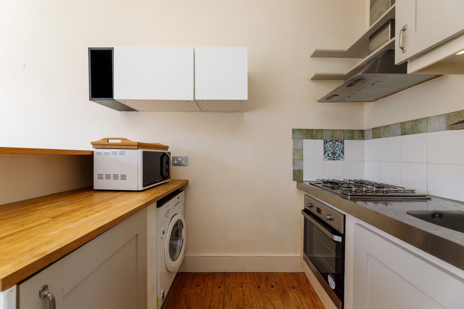 Flat Stanlake Road in Greater London