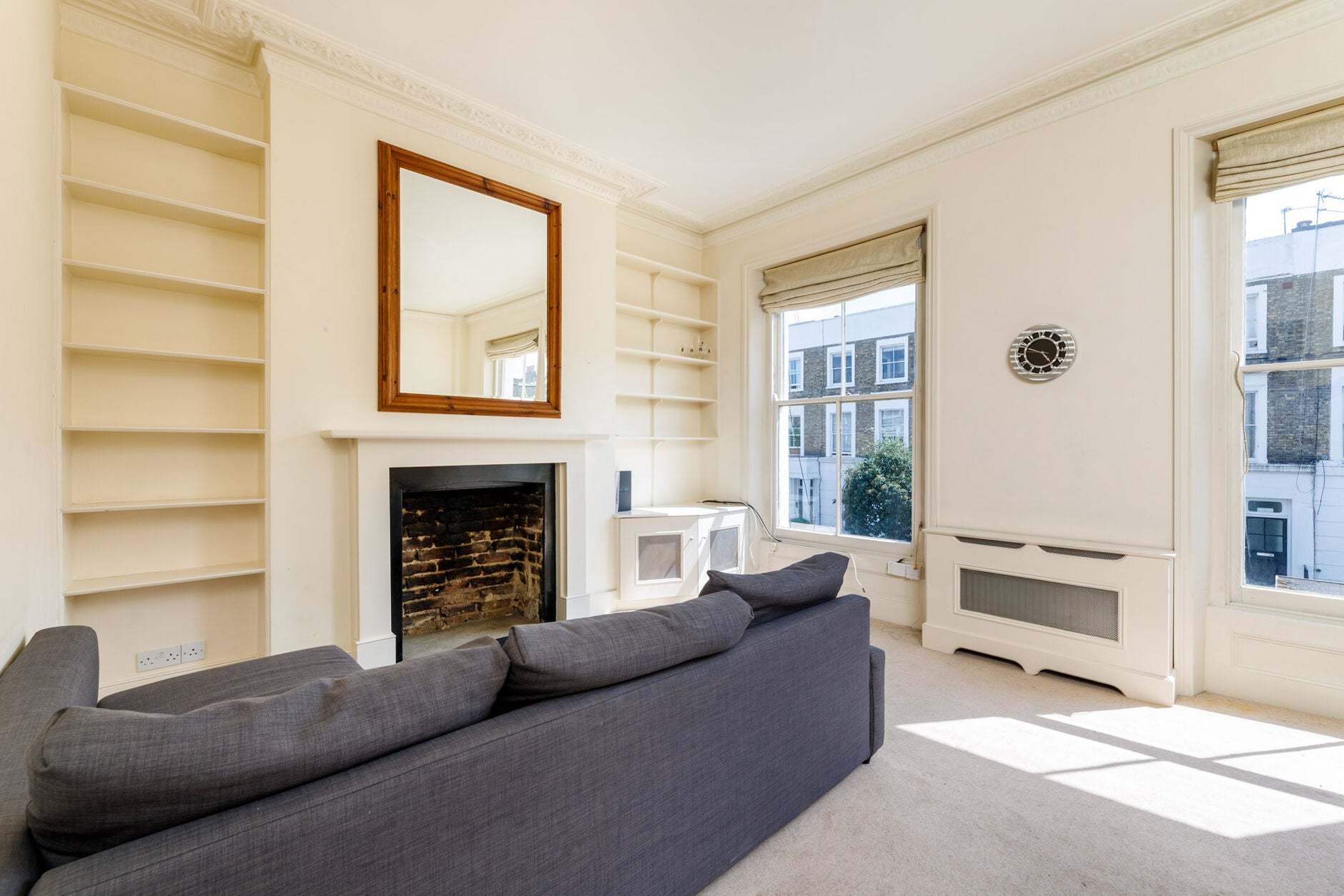 Flat Stanlake Road in Greater London