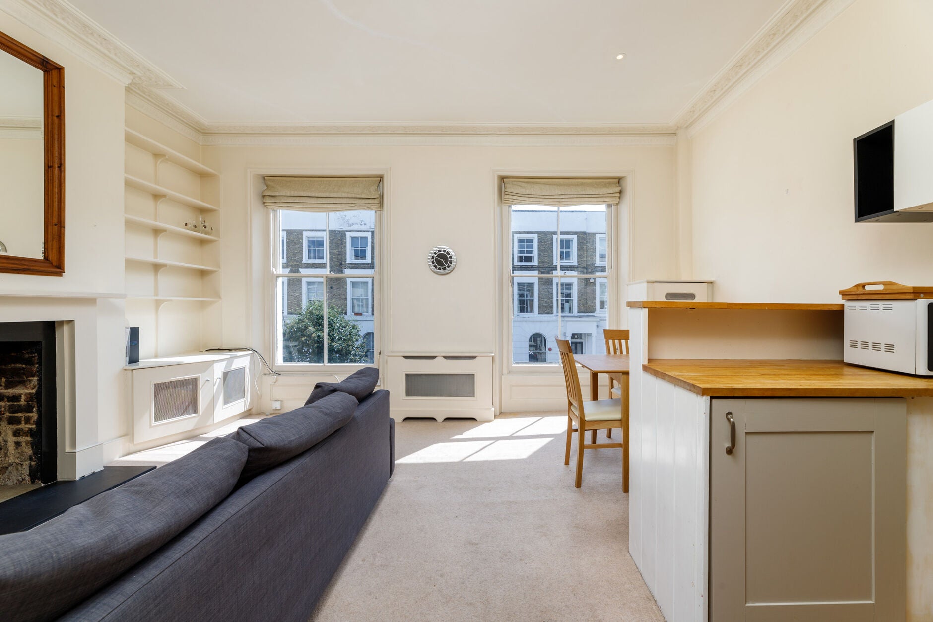 Flat Stanlake Road in Greater London