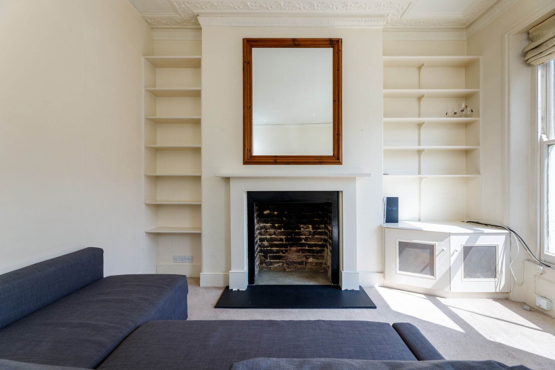 Flat Stanlake Road in Greater London