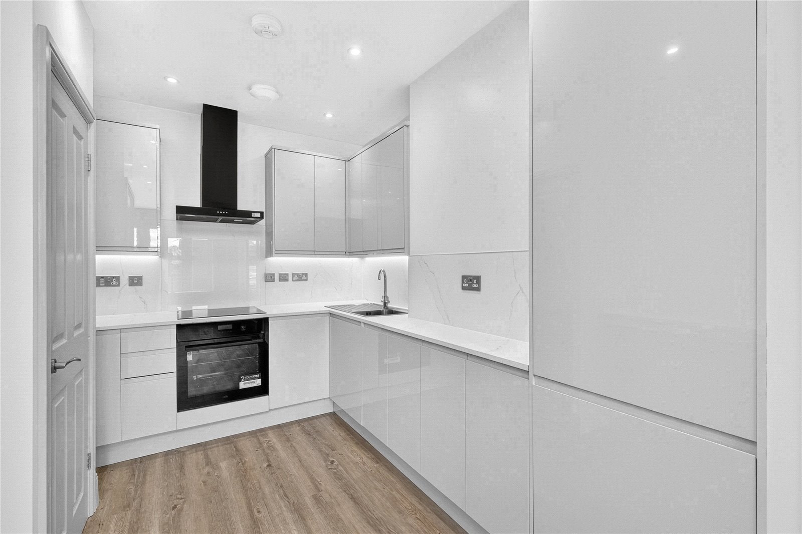 Flat London Road in Ascot