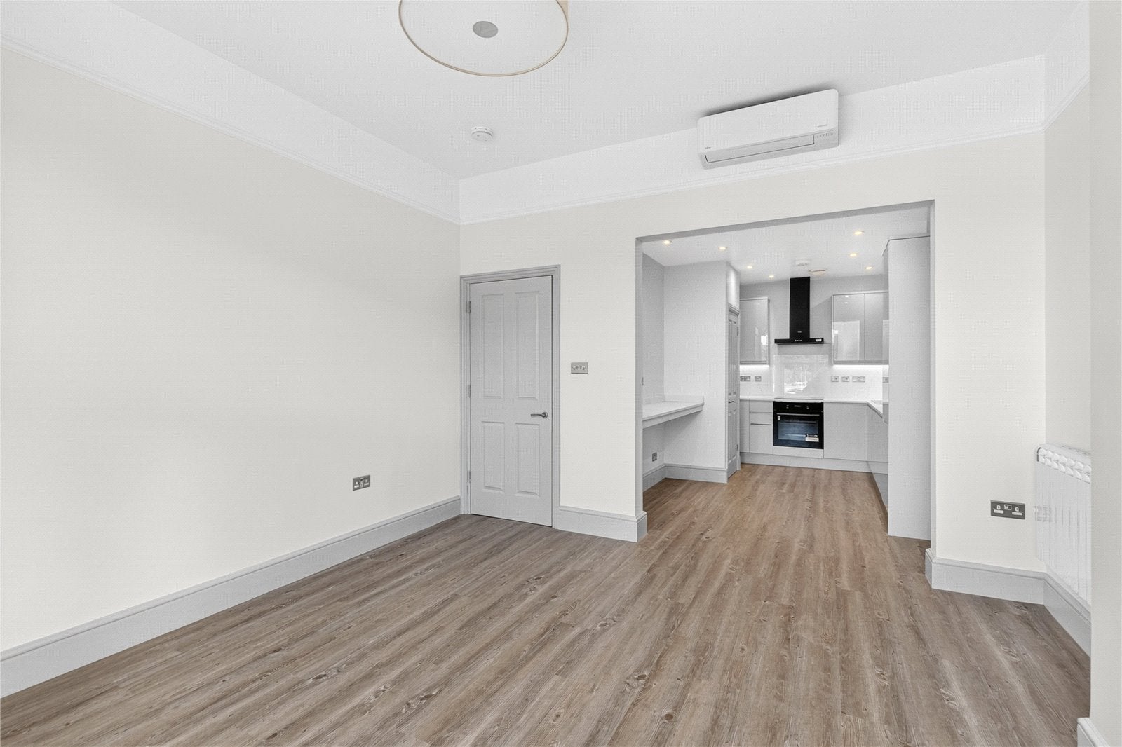 Flat London Road in Ascot