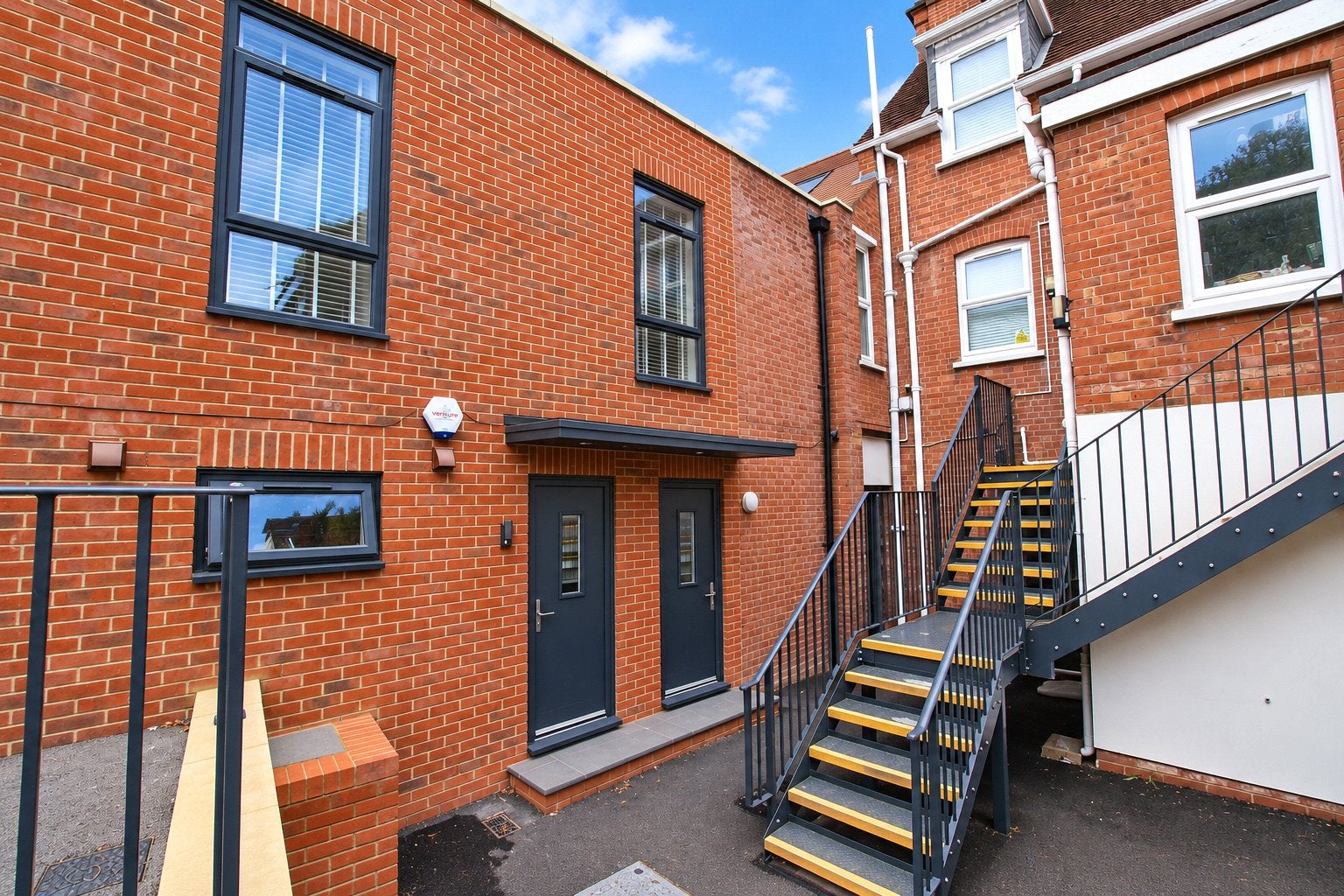 Flat London Road in Ascot
