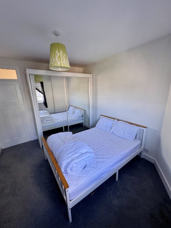 Room Holmbury Court in Greater London