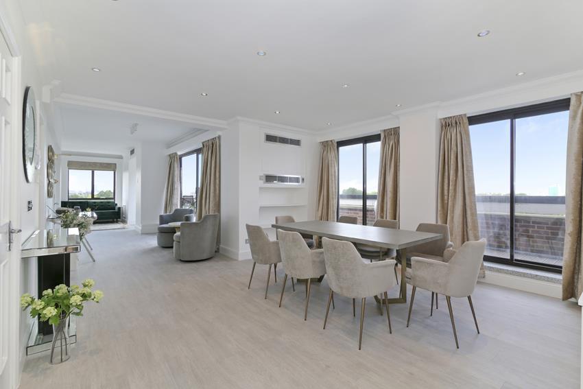 Flat Queensborough Terrace in City of Westminster