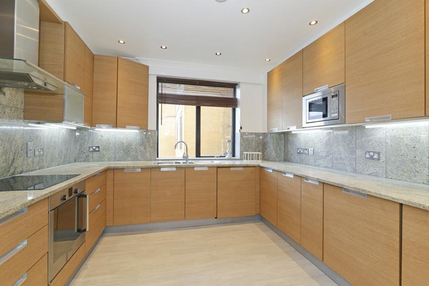 Flat Queensborough Terrace in City of Westminster