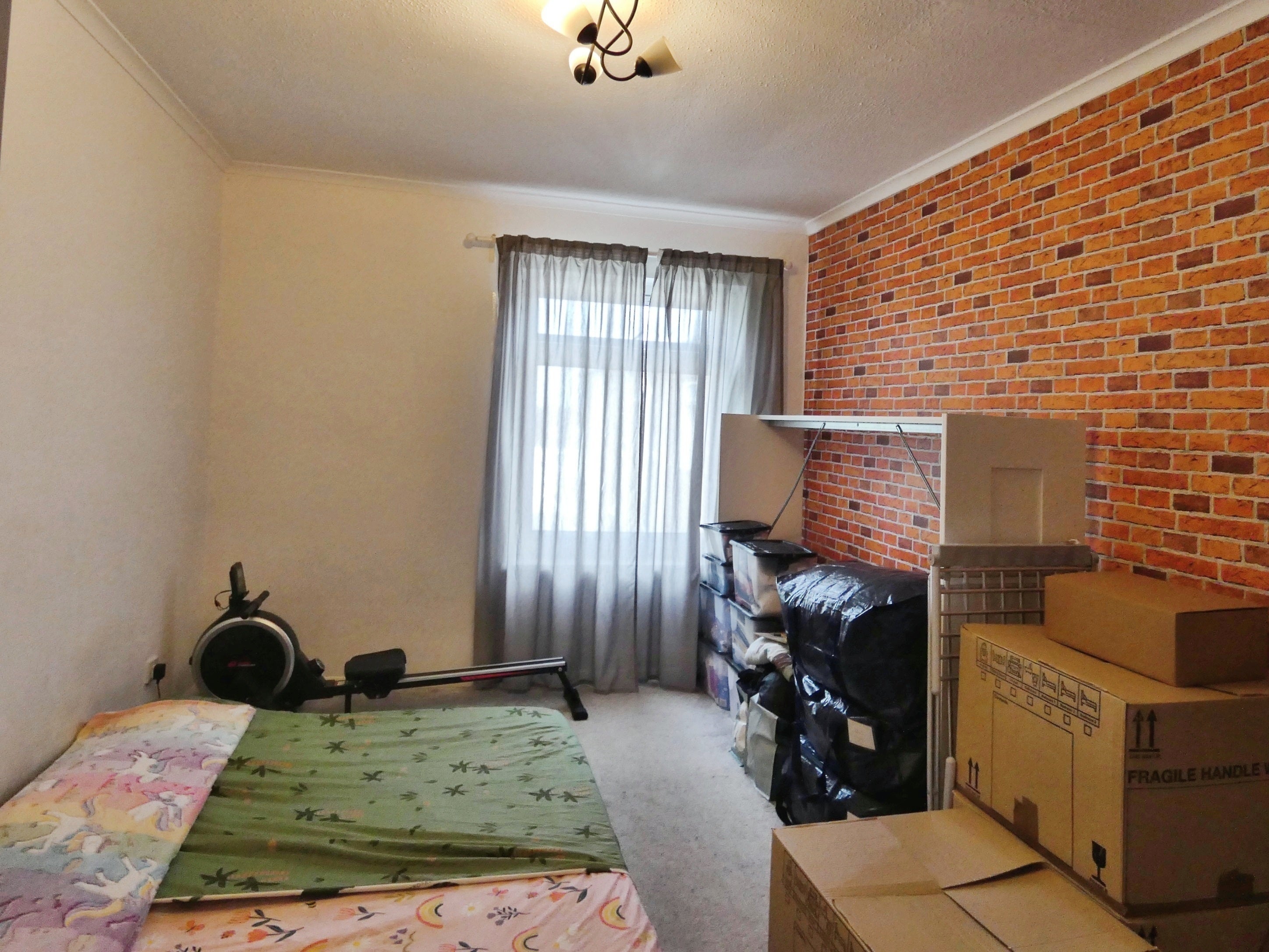 Flat Woodcote Road in Greater London