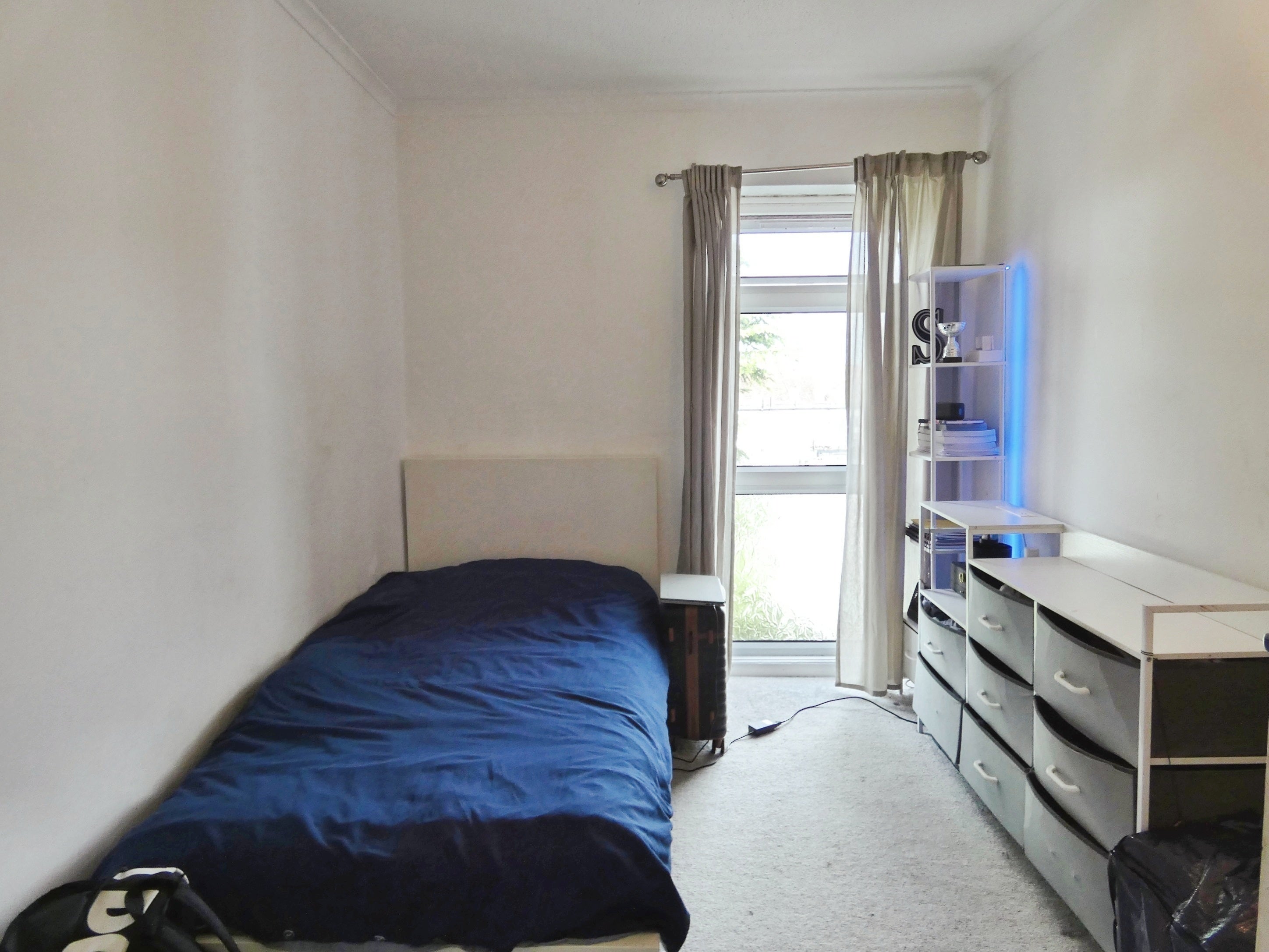 Flat Woodcote Road in Greater London
