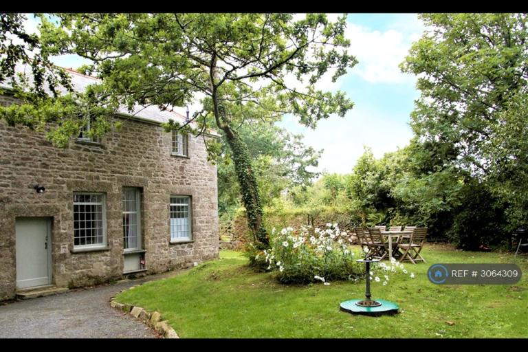 House Trewince Lane in Porth Navas