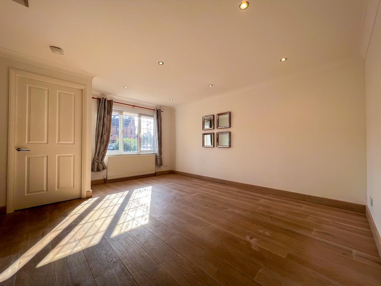 House Kings Chase in Walton on Thames