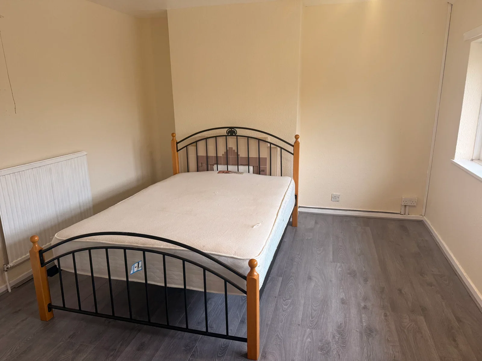 Flat Whipperley Way in Luton