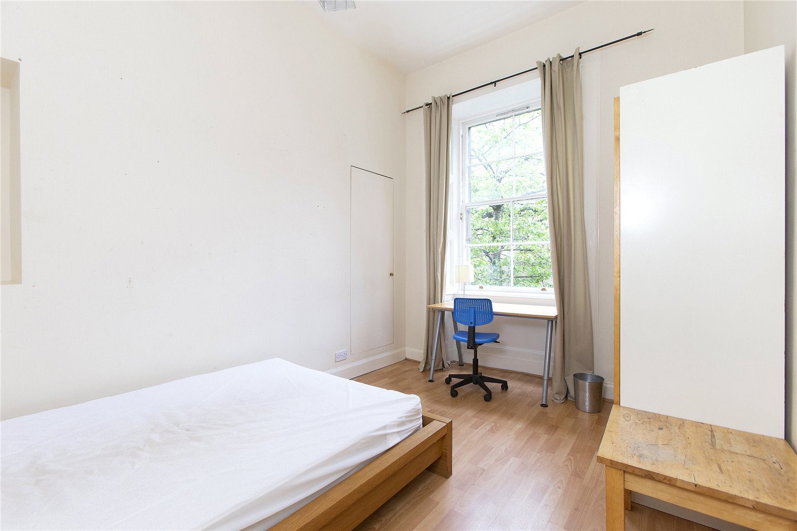 Flat Teviot Place in City of Edinburgh