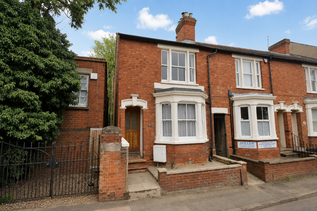 House Victoria Road in St Albans