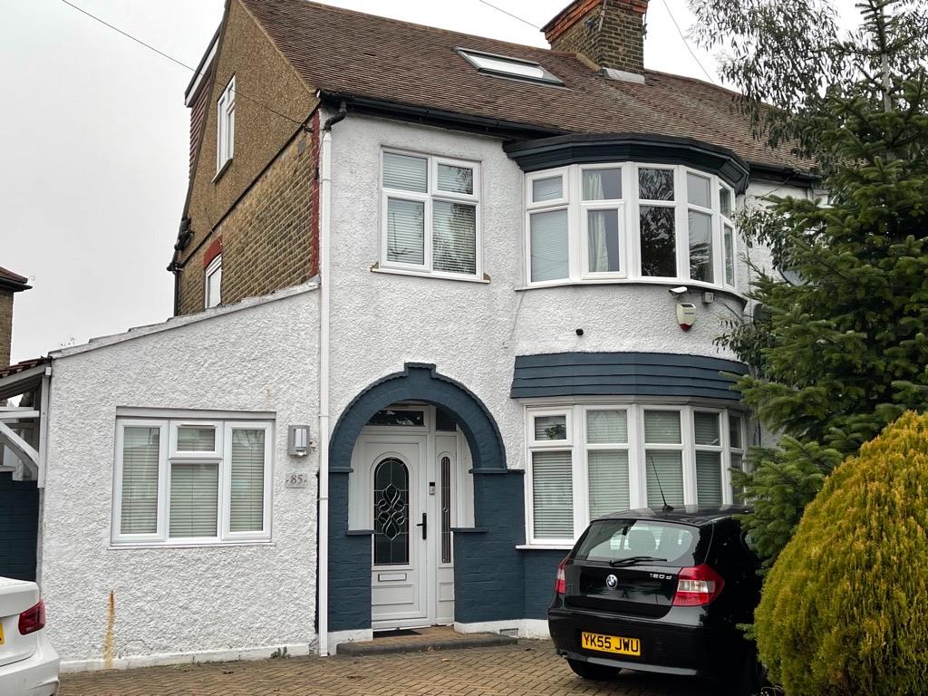 House Trinity Avenue in Greater London